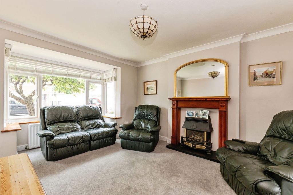 Property photo 3 of 17 Photo