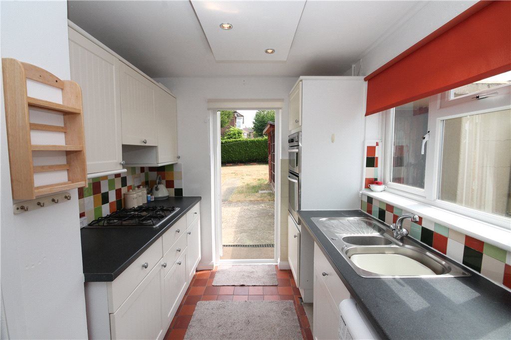 Property photo 3 of 10 Kitchen