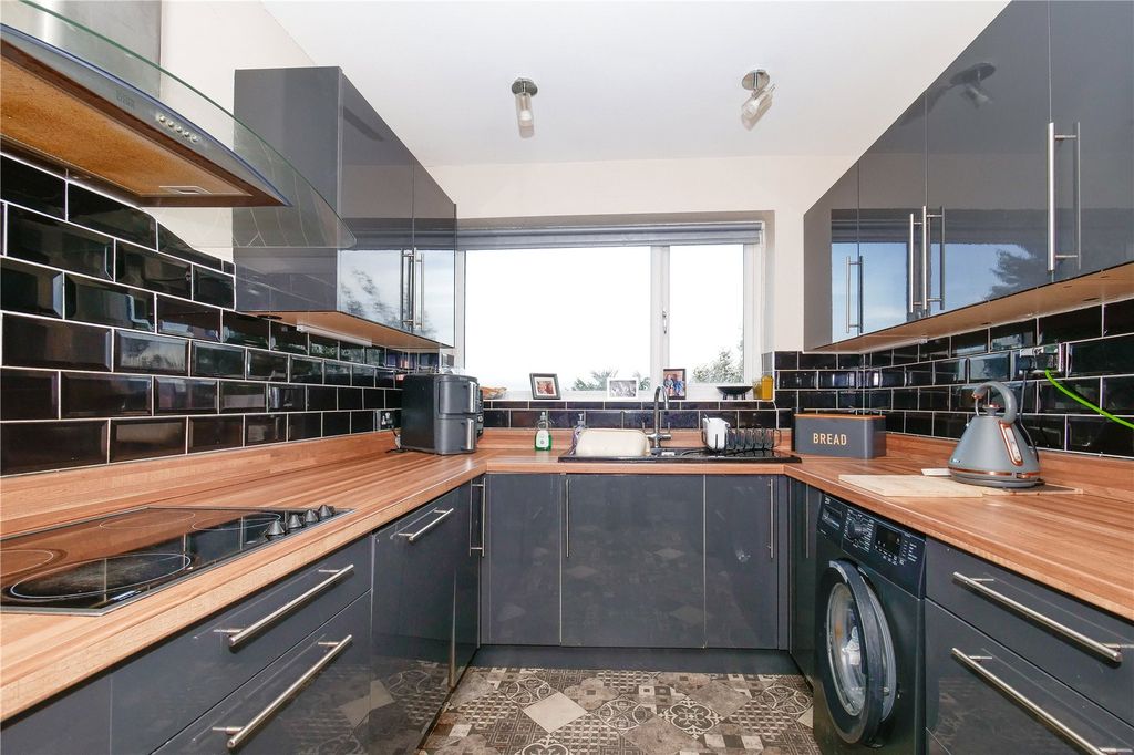 Property photo 3 of 22 Picture No. 12