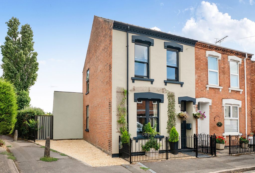 Property photo 1 of 23 6A7360836B6d3-150...
