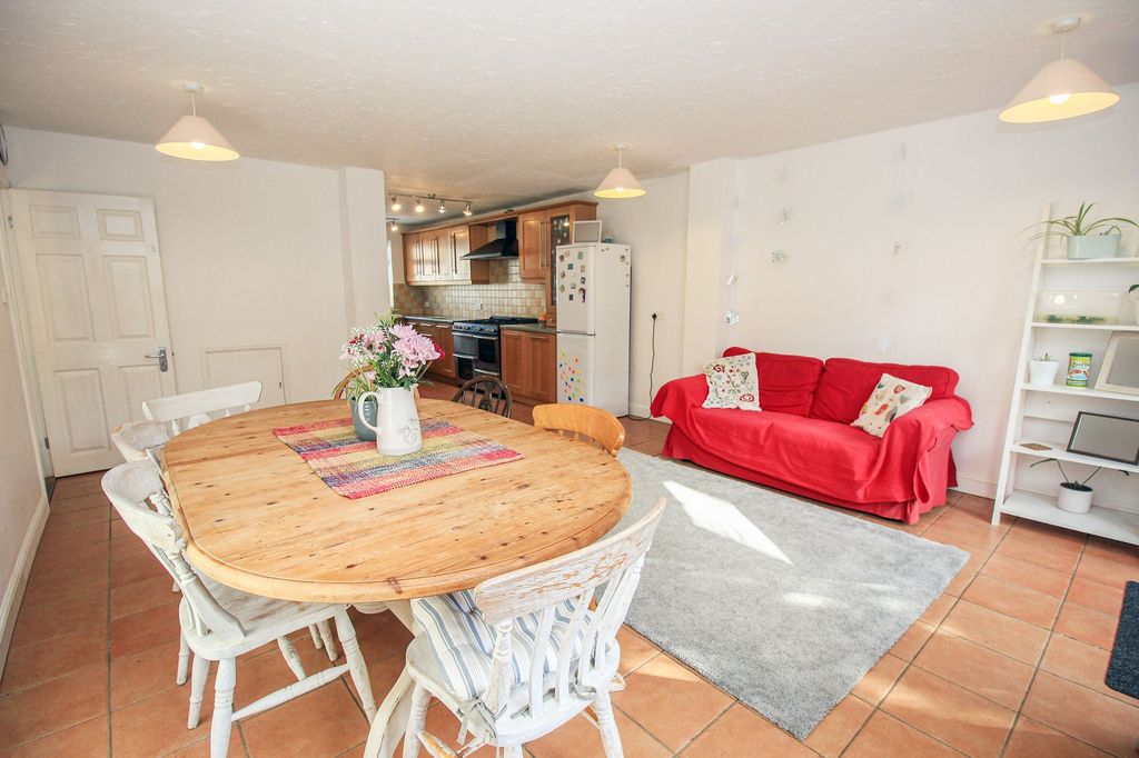 Property photo 3 of 21