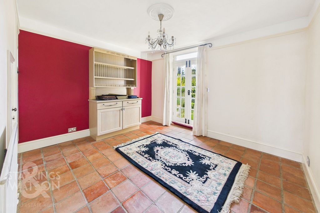 Property photo 2 of 22