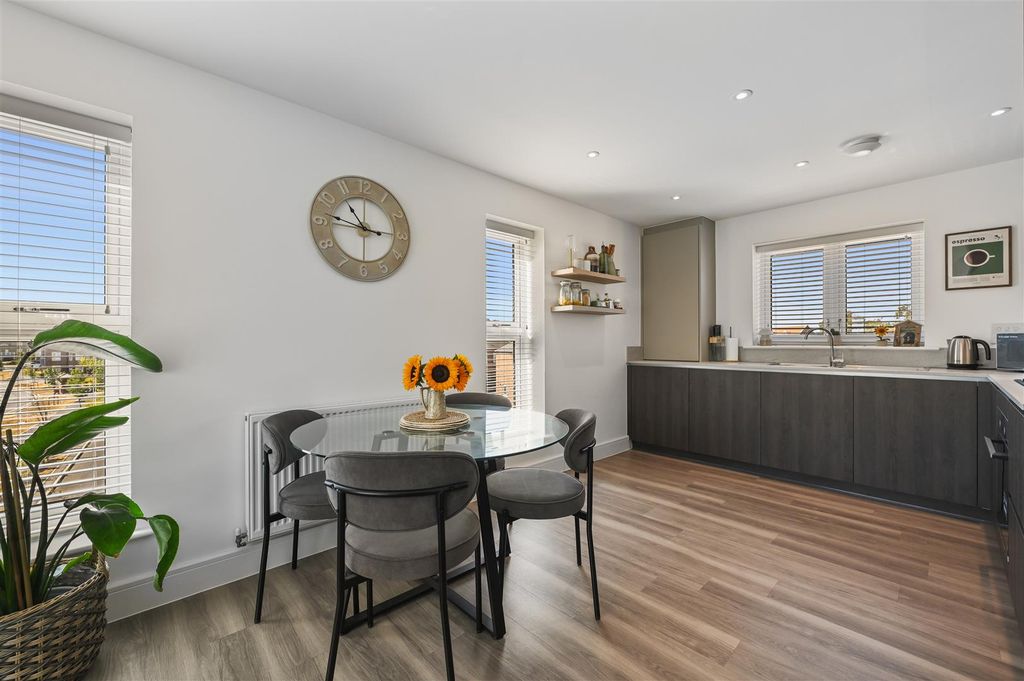 Property photo 2 of 21 Ol-Kl-7Arthurtheobaldcourt-17.Jpg