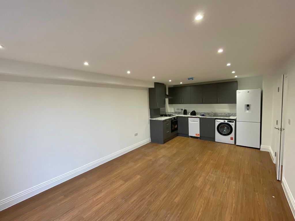 Property photo 3 of 9 Gallery