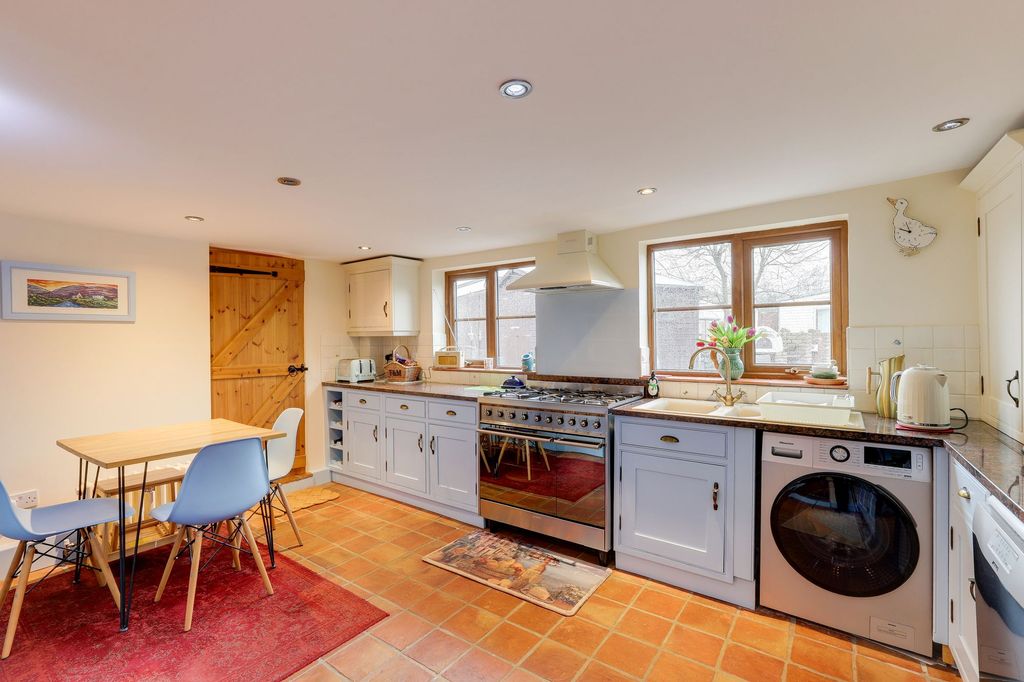 Property photo 3 of 31