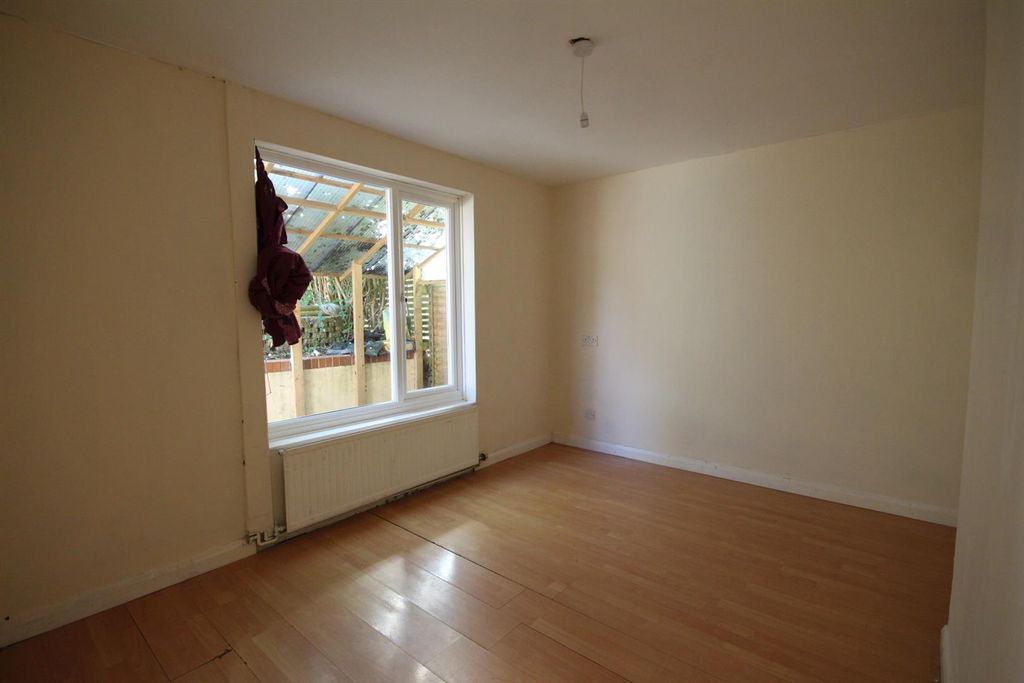 Property photo 3 of 11 Dining Room