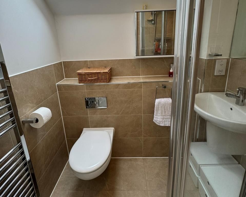 Property photo 2 of 14 En-Suite Shower Room