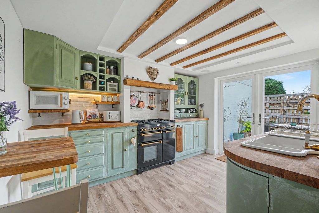 Property photo 2 of 23