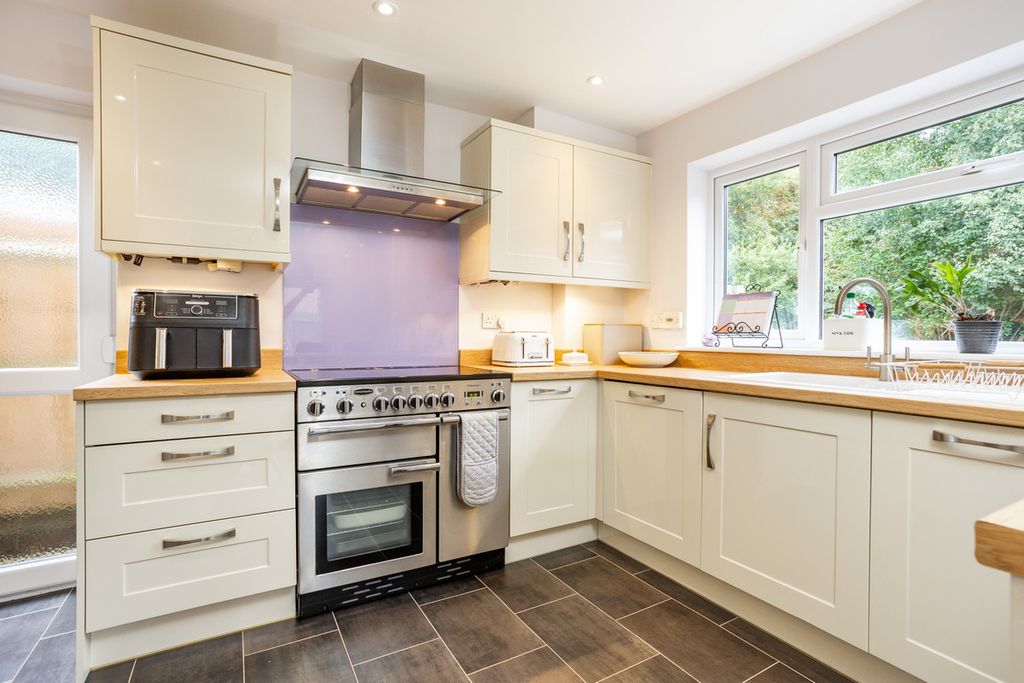 Property photo 3 of 39