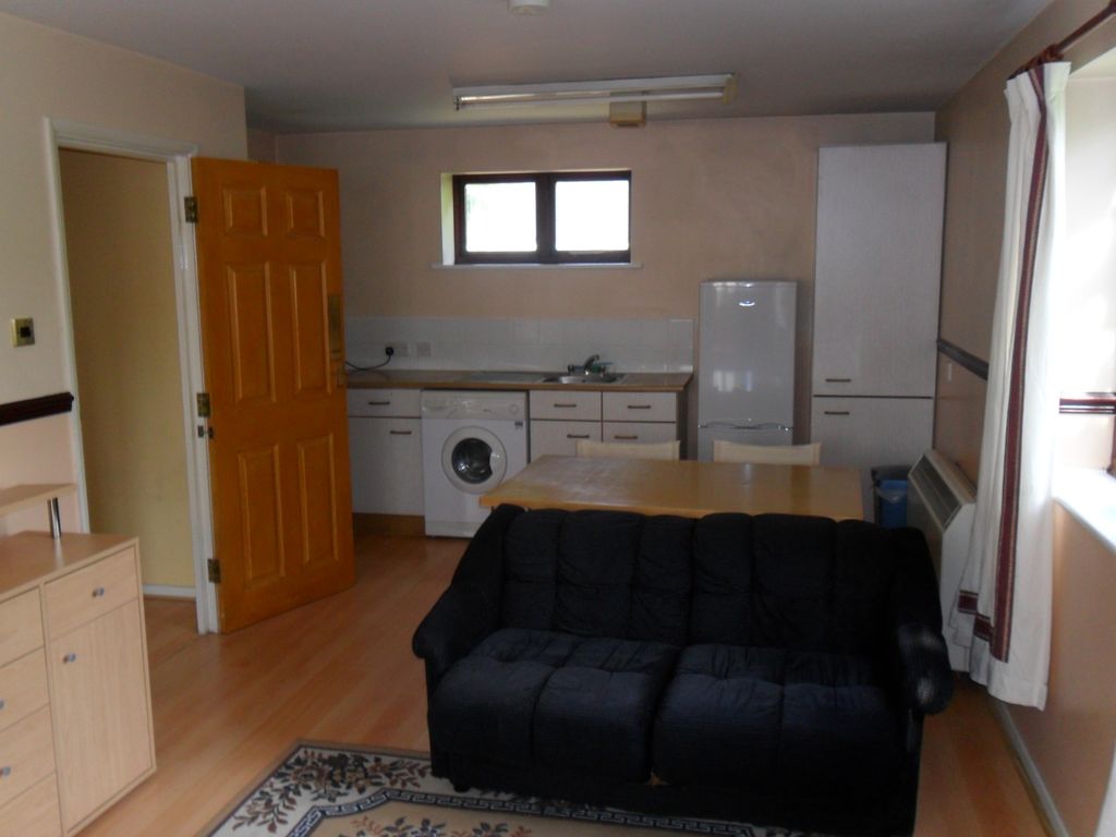 Property photo 2 of 6