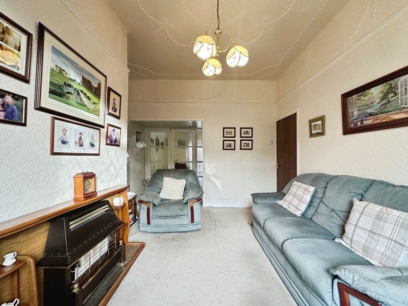 Property photo 3 of 15 Lounge