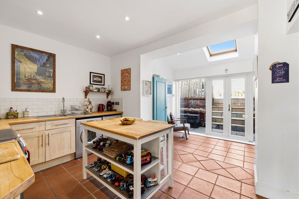 Property photo 3 of 21