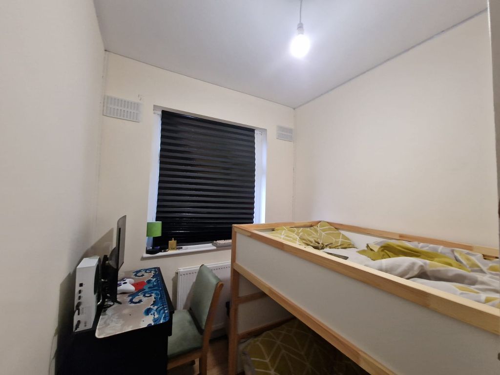 Property photo 1 of 12 Refurbished 4 Bedroom Family House Â€“ Church Lane Nw9