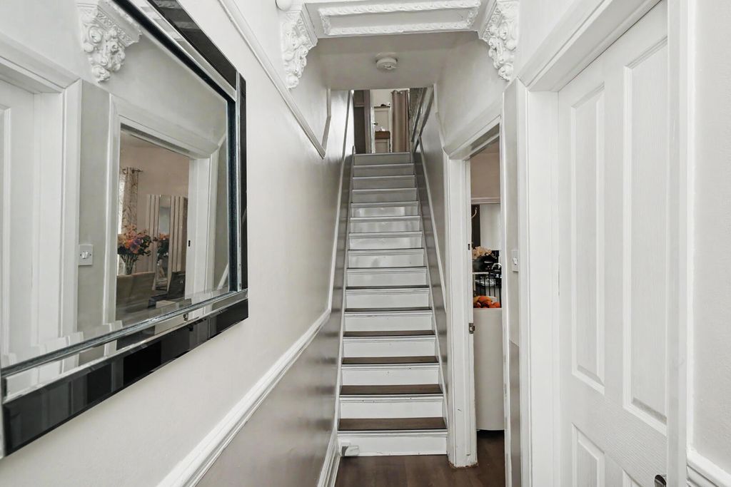 Property photo 2 of 36 Hallway