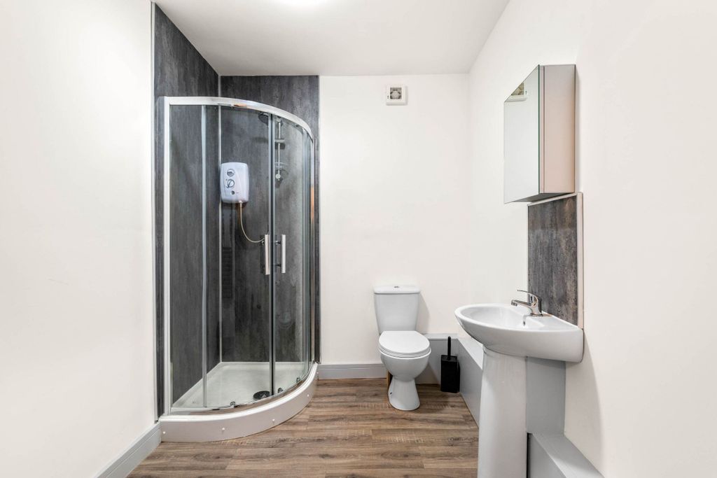 Property photo 3 of 33