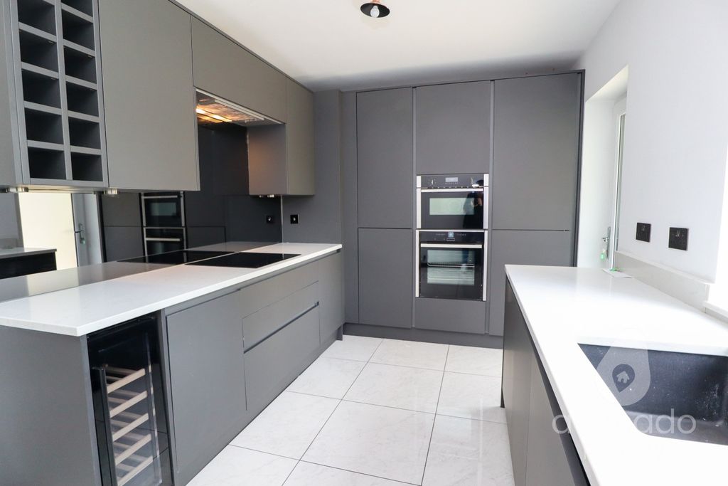 Property photo 3 of 17 4302377