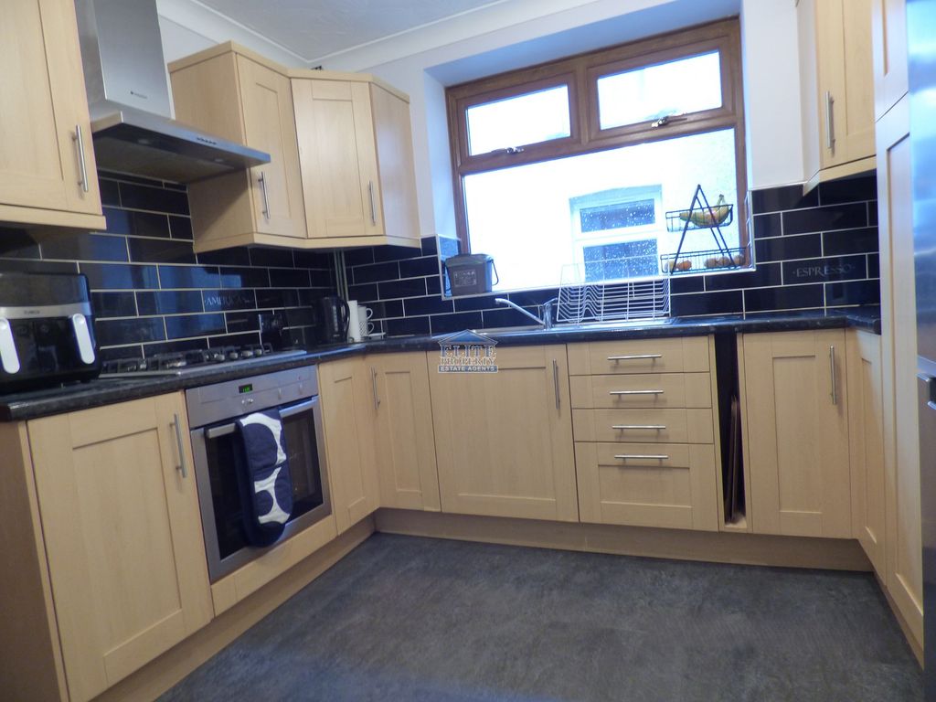 Property photo 2 of 20 Kitchen