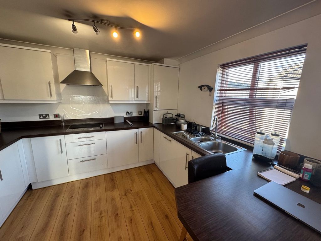 Property photo 3 of 6 Picture No. 10