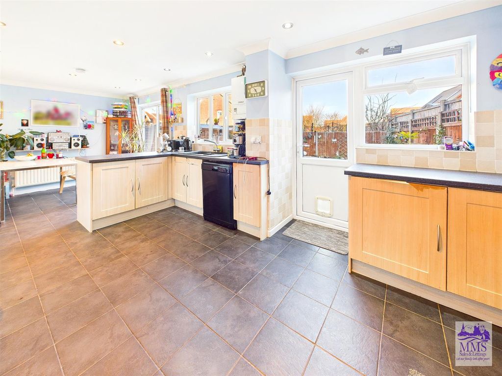 Property photo 2 of 21 Cam04098G0-Pr0139-Still012.Jpg