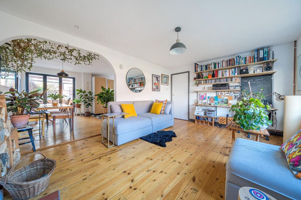 Property photo 2 of 17 1386207-12-692Ec81F7c9E1.Jpg