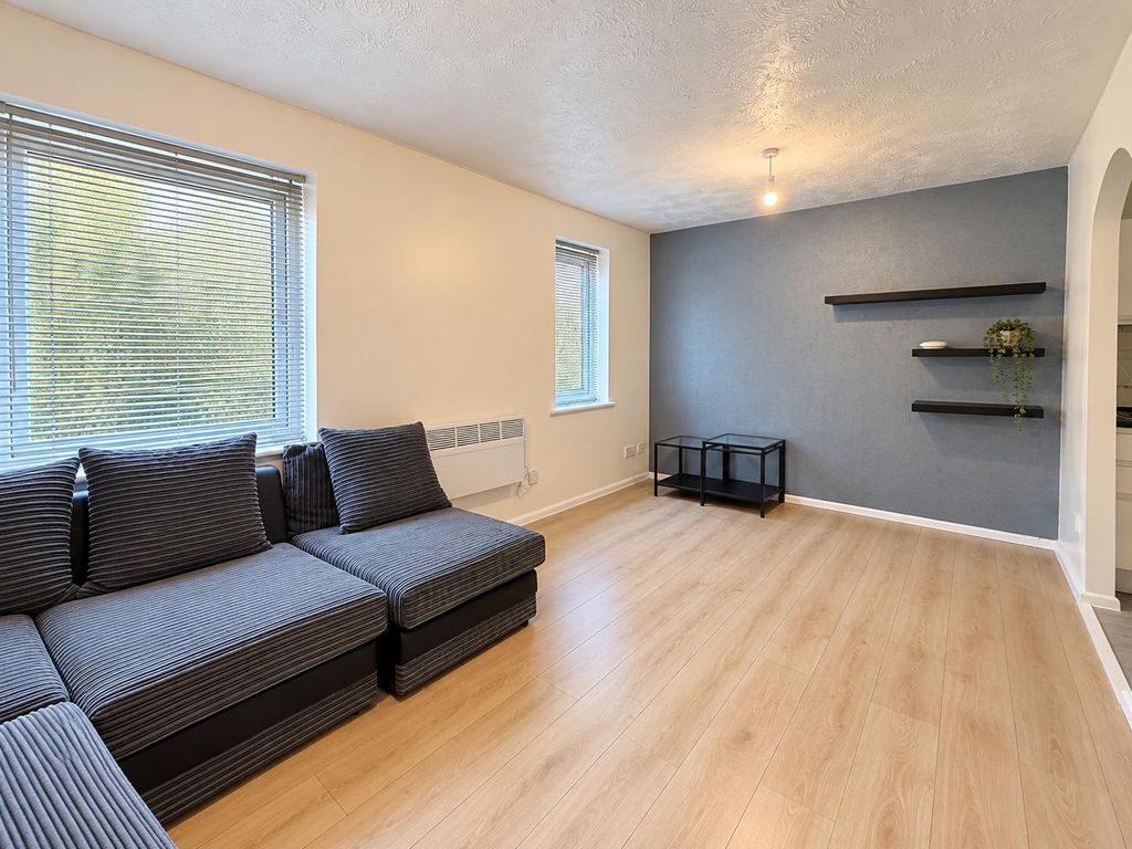 Property photo 3 of 6 Sundrew Court, Elmcore Cl, Wembley, Ha0 (5)