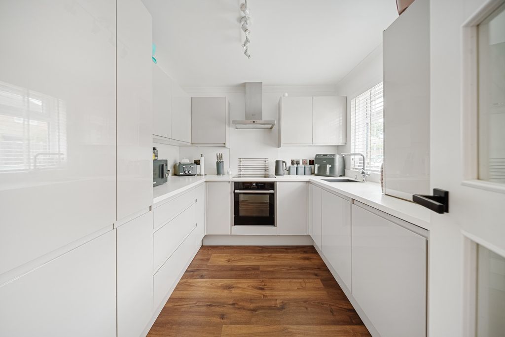 Property photo 3 of 12 3736575