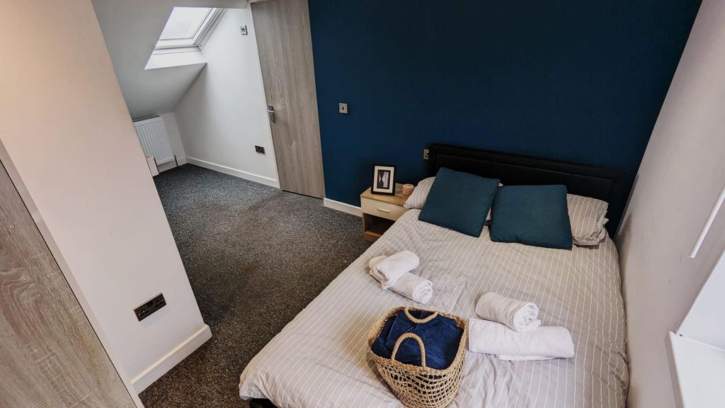 Property photo 1 of 11 Bedroom