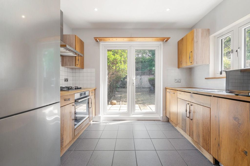 Property photo 2 of 9 Kitchen.Jpg