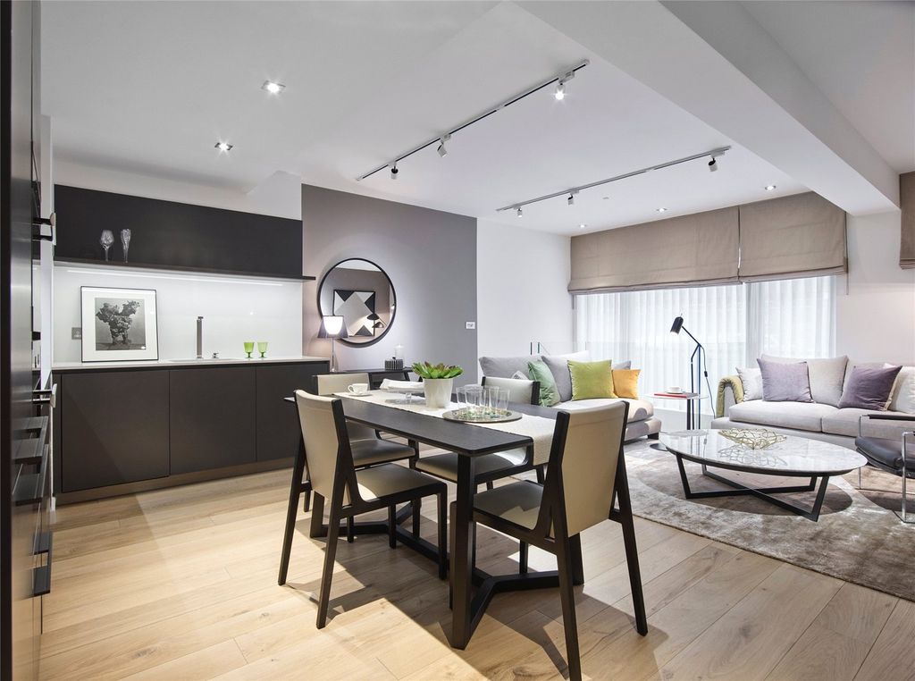 Property photo 1 of 10 Kitchen