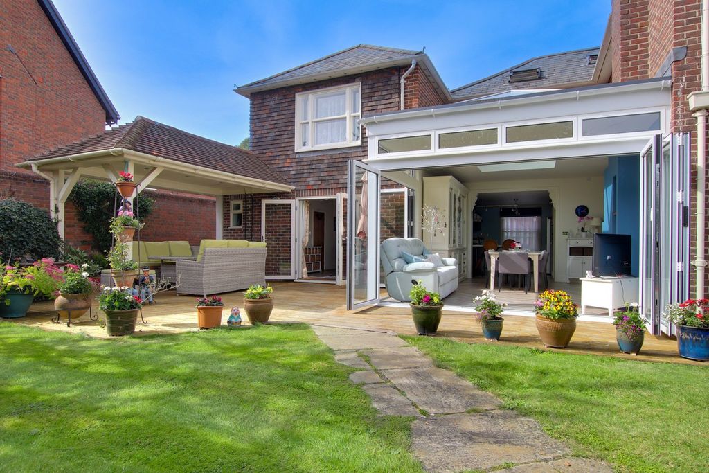 Property photo 3 of 19