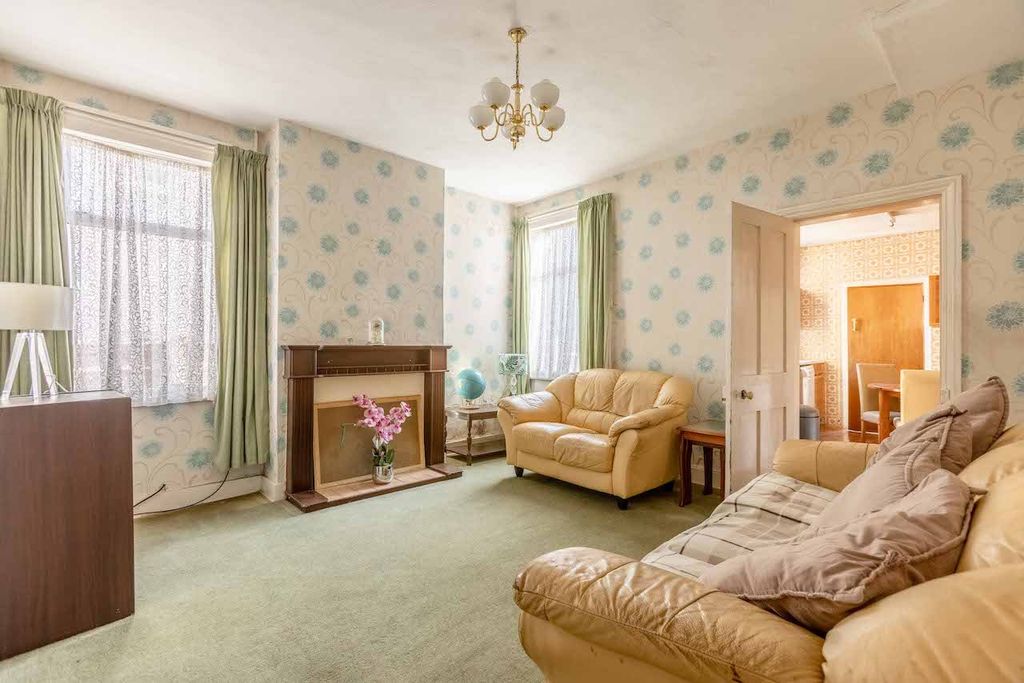 Property photo 3 of 18