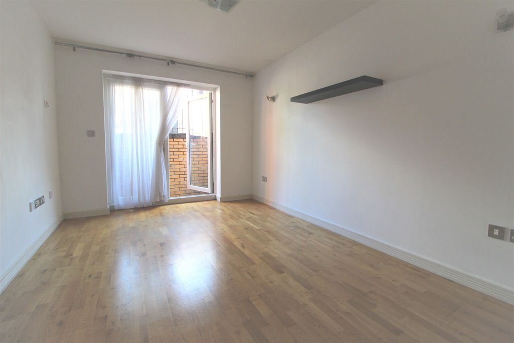 Property photo 3 of 6 1521642