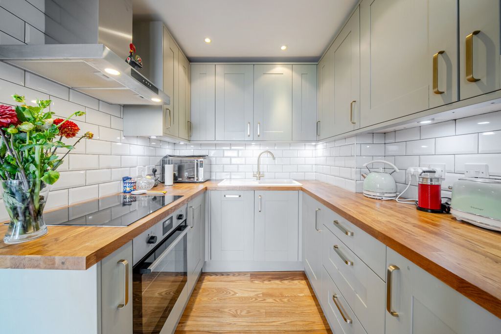 Property photo 2 of 18 1498387-15-6A686F...