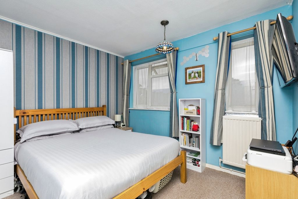 Property photo 3 of 10 Pbox-Img.Jpg