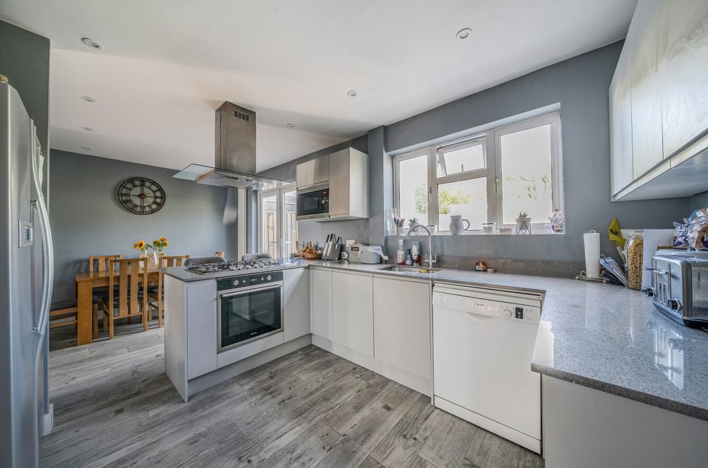 Property photo 1 of 25 1348839-13-68d2d3...