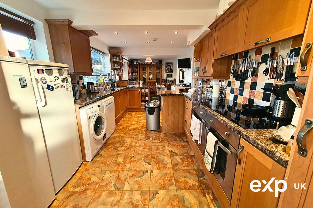 Property photo 2 of 24