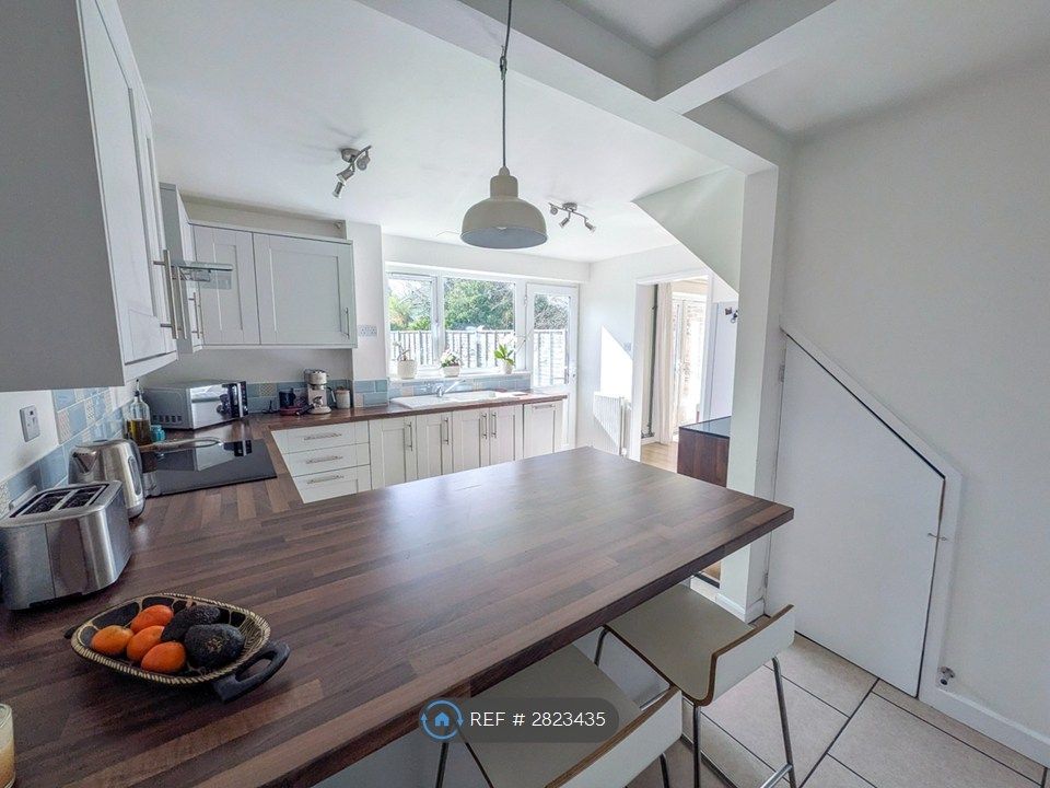 Property photo 3 of 20 Kitchen