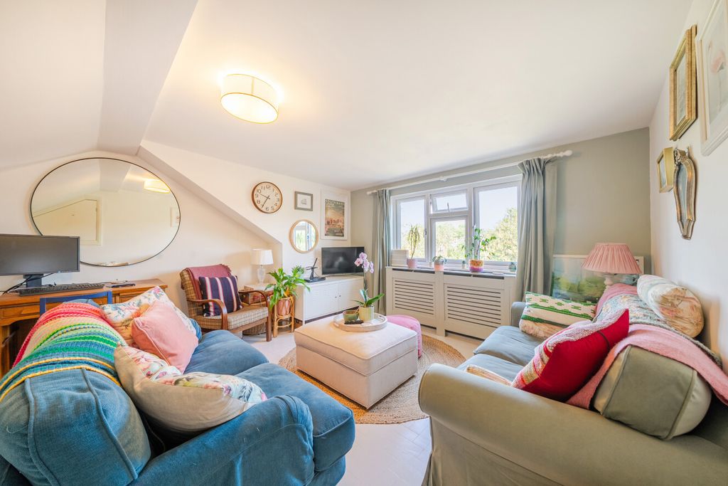 Property photo 1 of 14 1495511-19-6A6088...