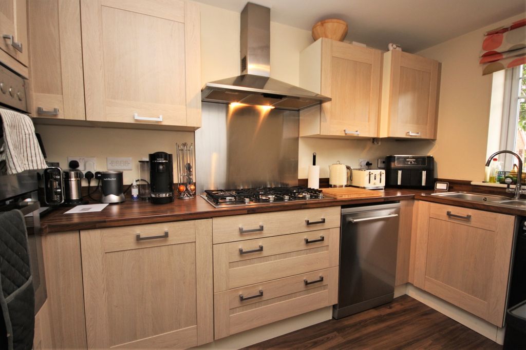 Property photo 2 of 14 Kitchen