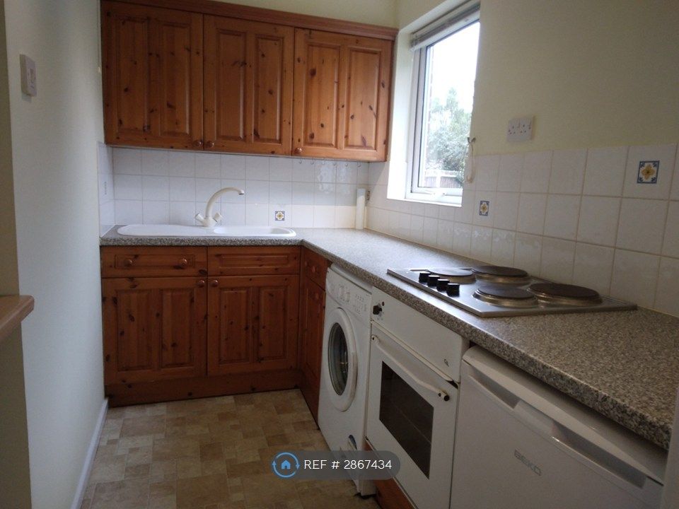Property photo 3 of 6 Kitchen