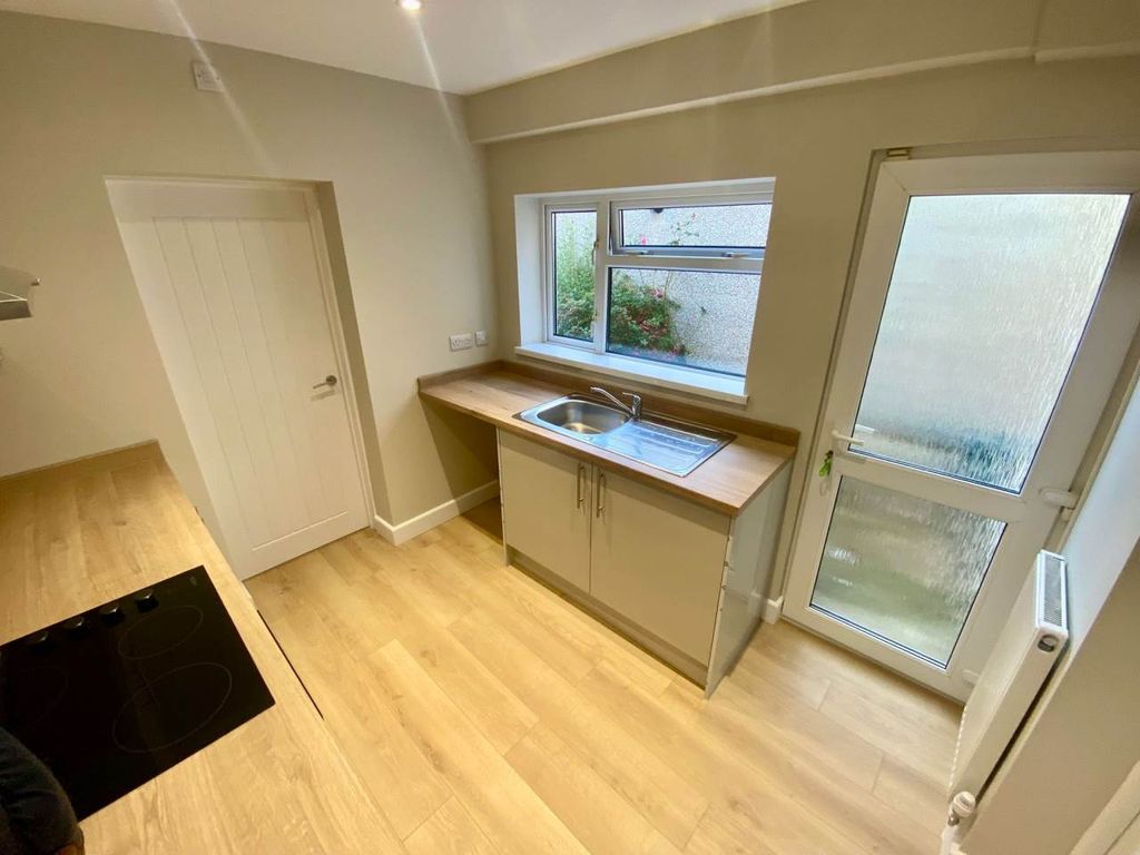 Property photo 2 of 15 Df78Fdef-55B4-4042-9Fba-3B3311Aa9d6B