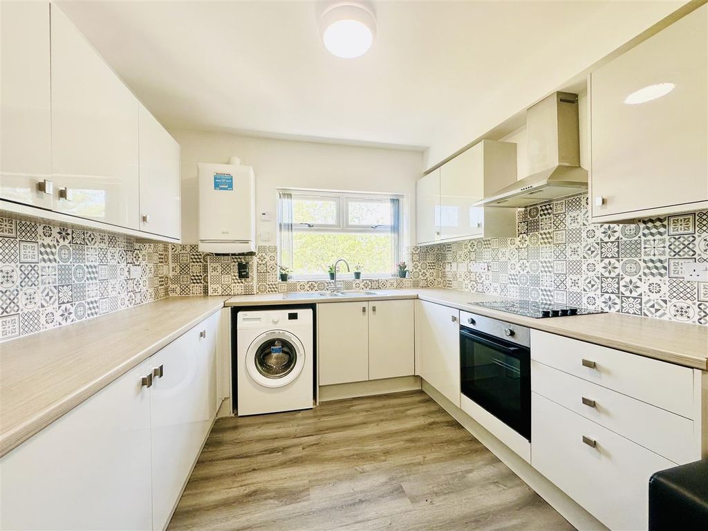 Property photo 1 of 19 Kitchen 1