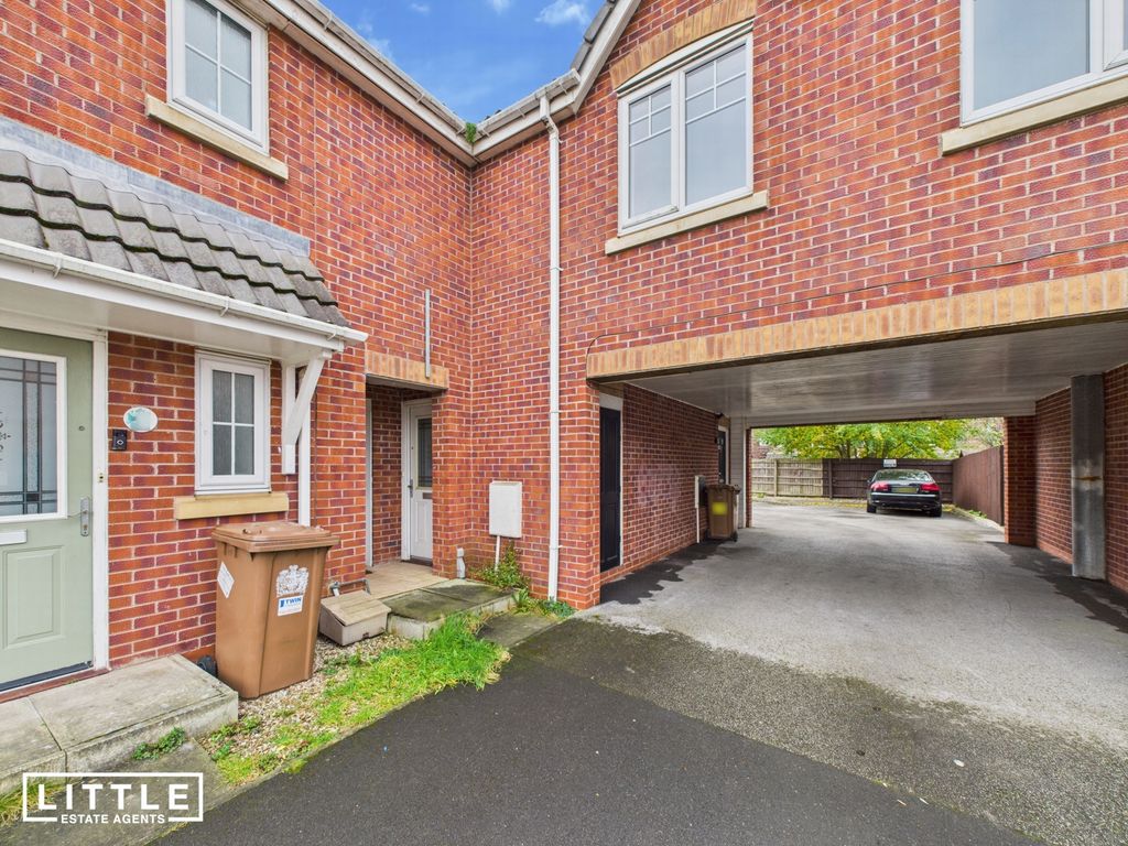 Property photo 1 of 9 Photo 7