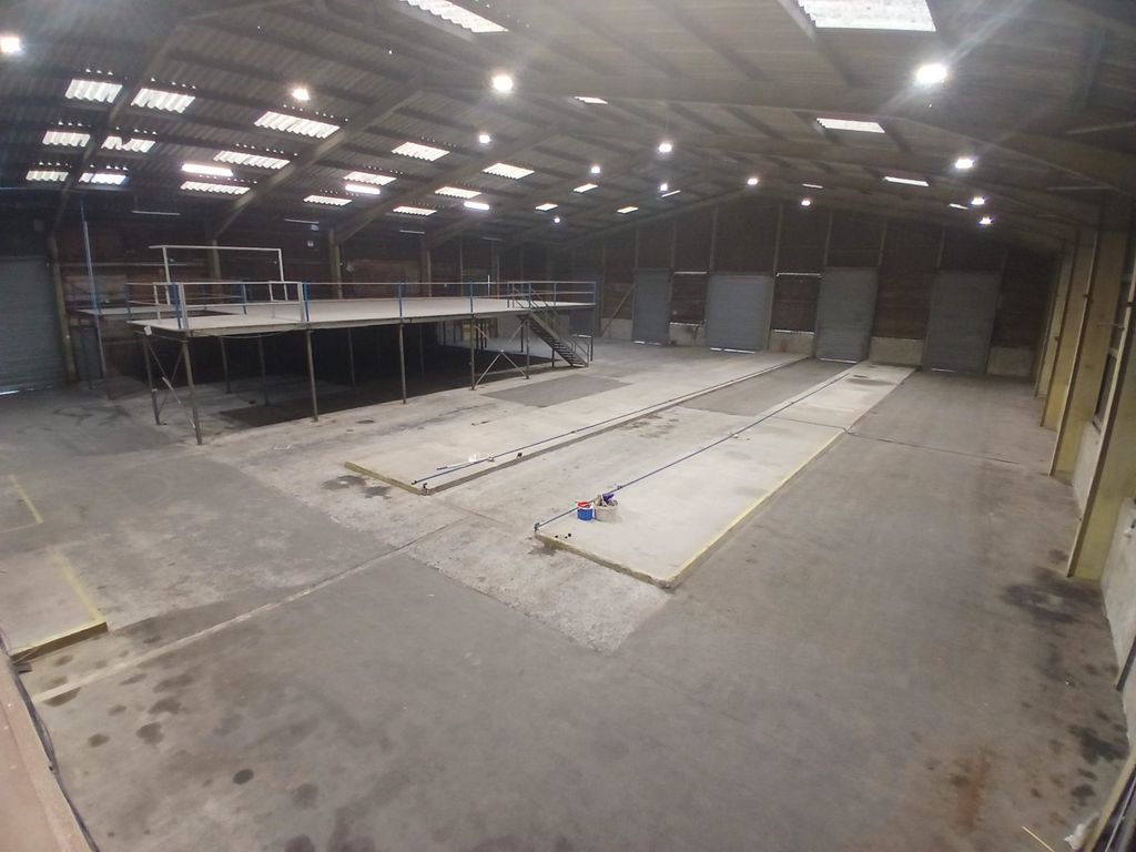 Property photo 3 of 13 Warehouse 2