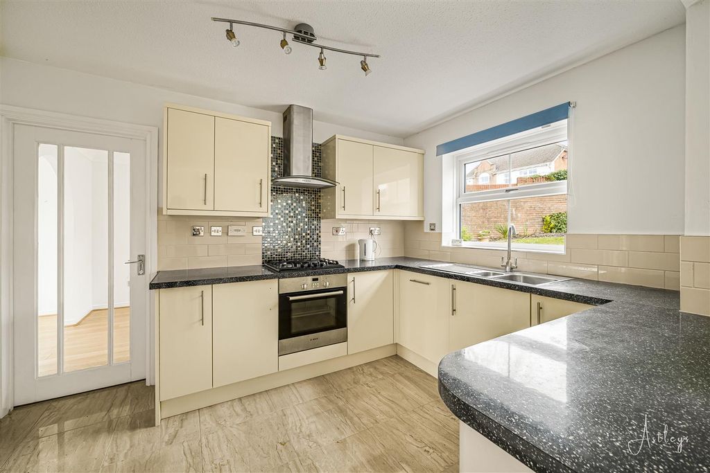 Property photo 2 of 25 Kitchen