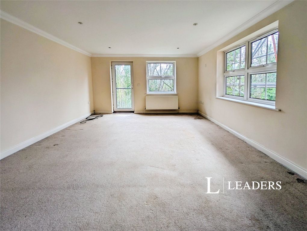 Property photo 2 of 13 Picture No. 15