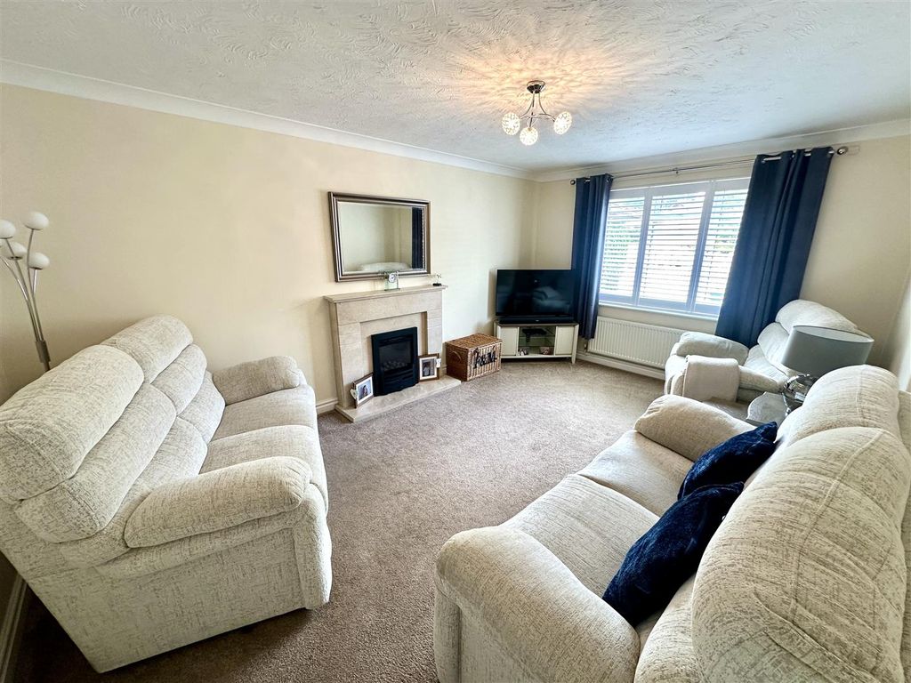 Property photo 2 of 18 Living Room