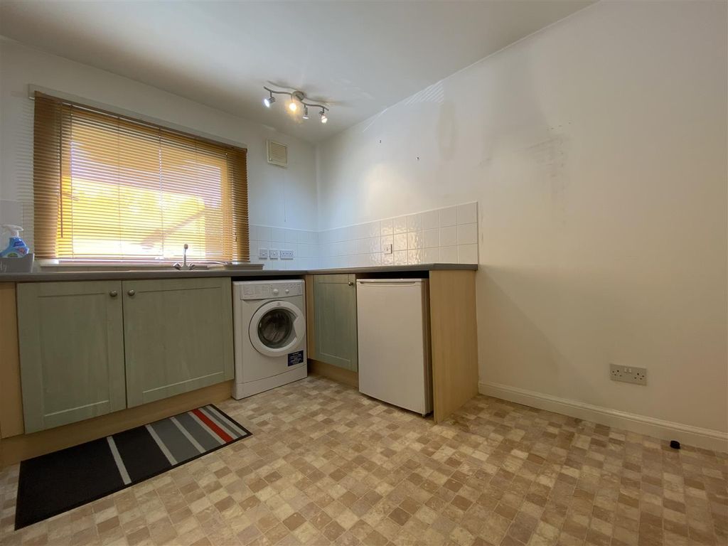 Additional image 4 of 2 bed flat to rentKings Court, South William St, Perth PH2