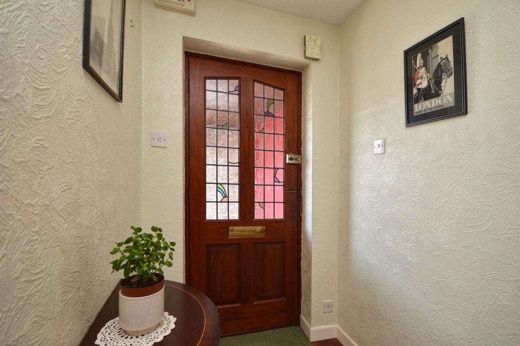 Property photo 2 of 16 Hallway