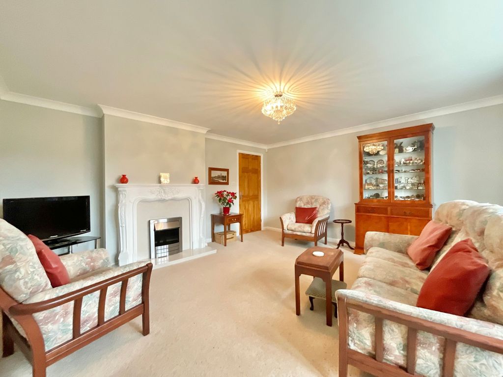 Property photo 2 of 28